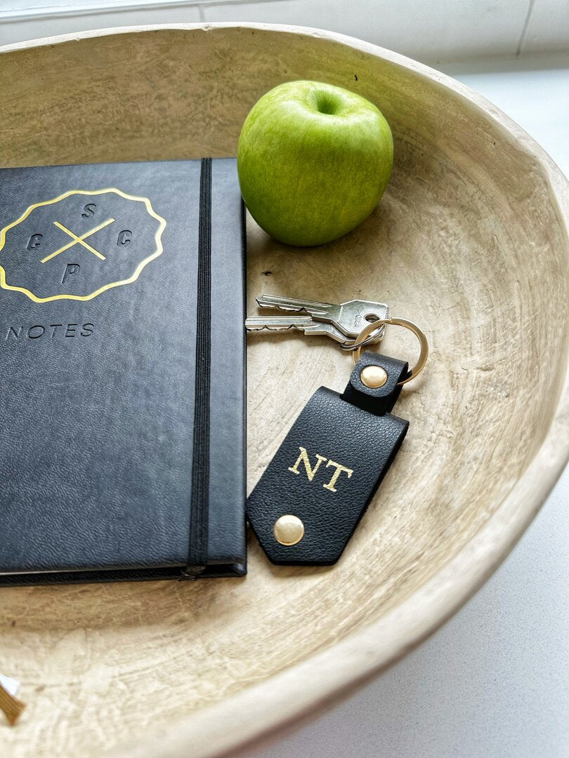 Schwarzer Schlüsselanhänger mit Monogramm und Fotoanhänger