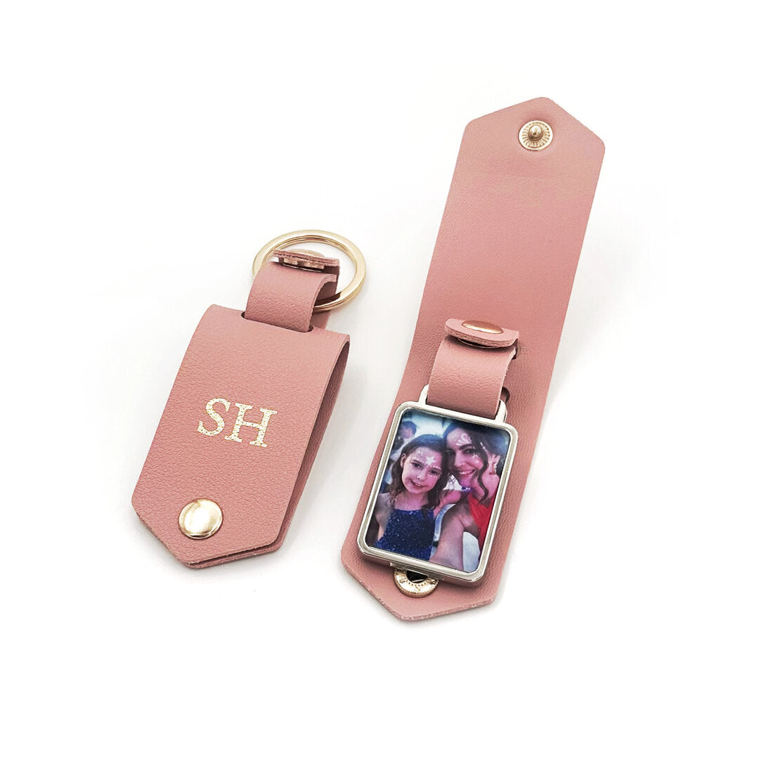 Rosa Schlüsselanhänger mit Monogramm und Fotoanhänger