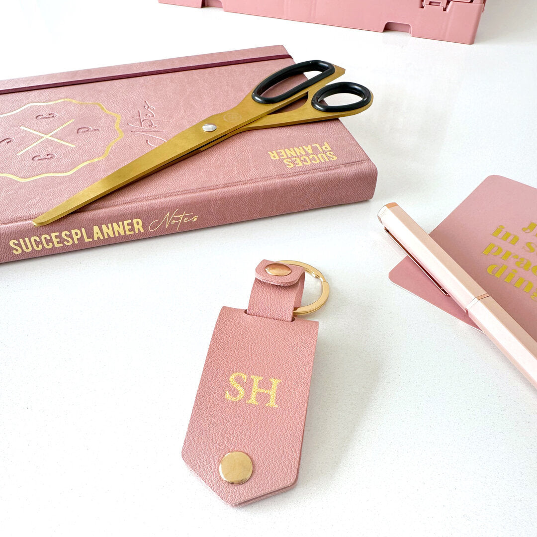 Rosa Schlüsselanhänger mit Monogramm und Fotoanhänger