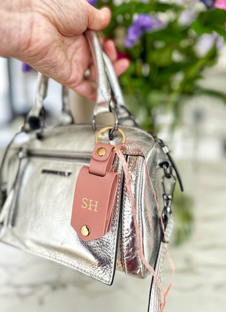 Rosa Schlüsselanhänger mit Monogramm und Fotoanhänger